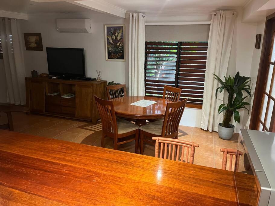 Oasis, In Leafy Whitfield. Βίλα Edge Hill Εξωτερικό φωτογραφία