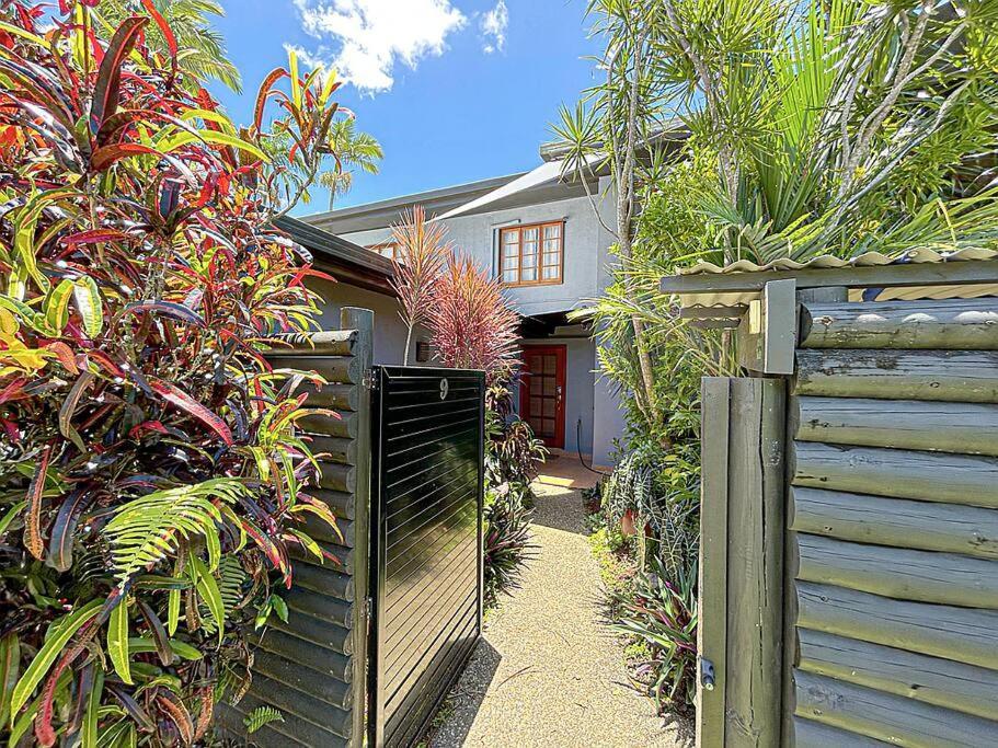 Oasis, In Leafy Whitfield. Βίλα Edge Hill Εξωτερικό φωτογραφία